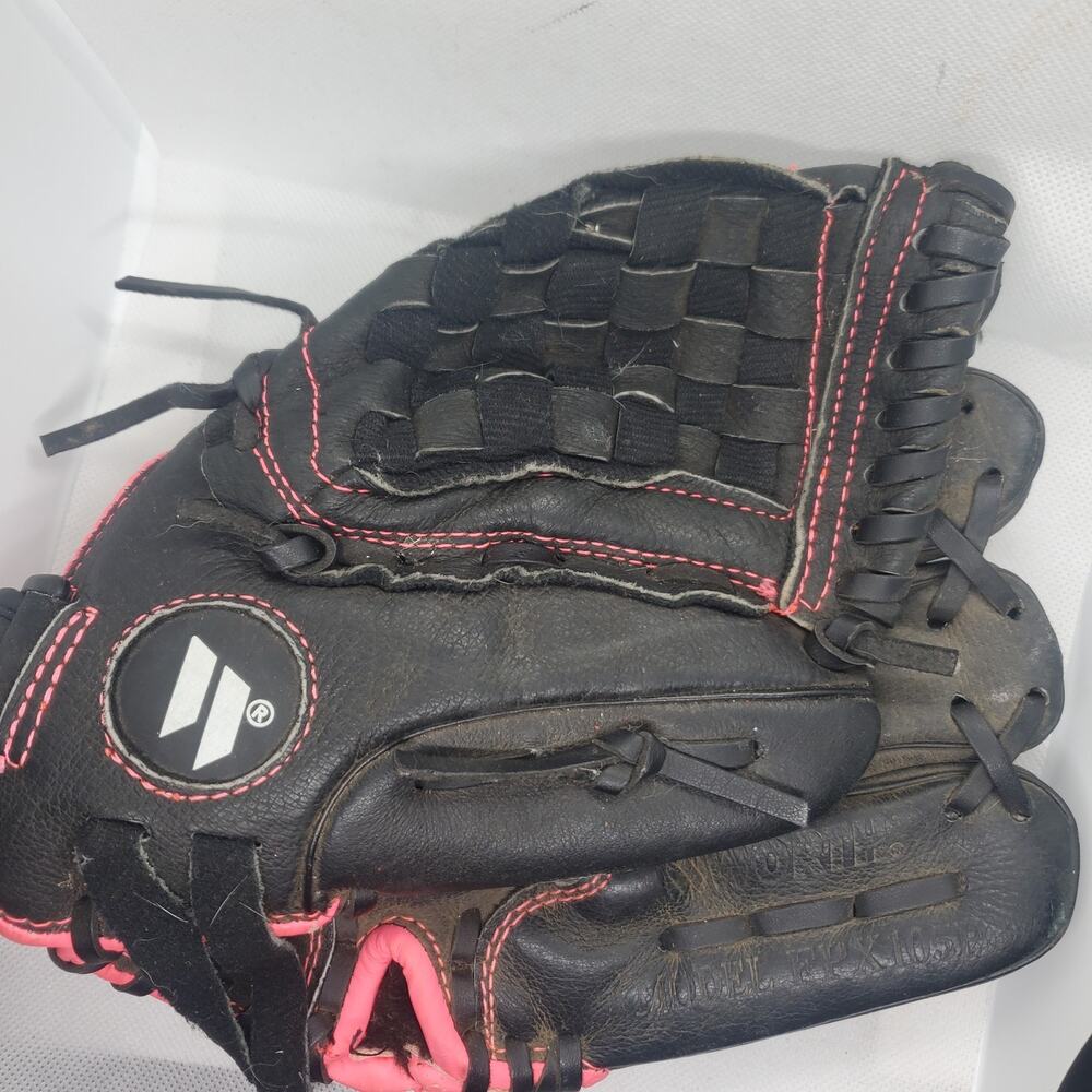 Worth Fastpitch Softball Glove 10.5 Inch FPX105P Black Pink Youth Girls RHT